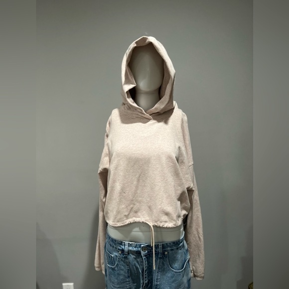Aritzia The Group by Babaton Weekender Cinchable Pullover Cropped Hoodie Size M - Picture 1 of 8